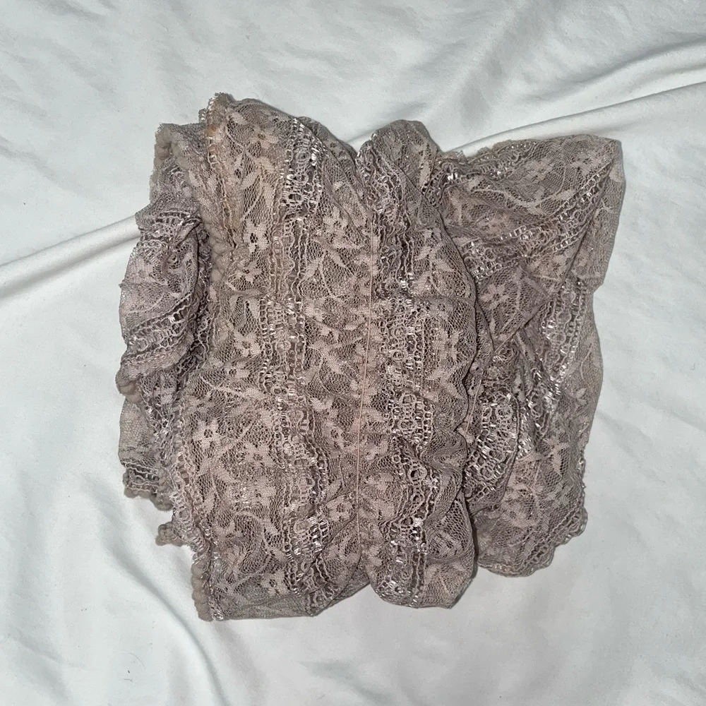 Gray Lace‎ Scrunch Accent Scarf